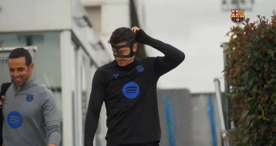 亚博app-每体:莱万今天参加合练,预计能入选对阵毕包的名单